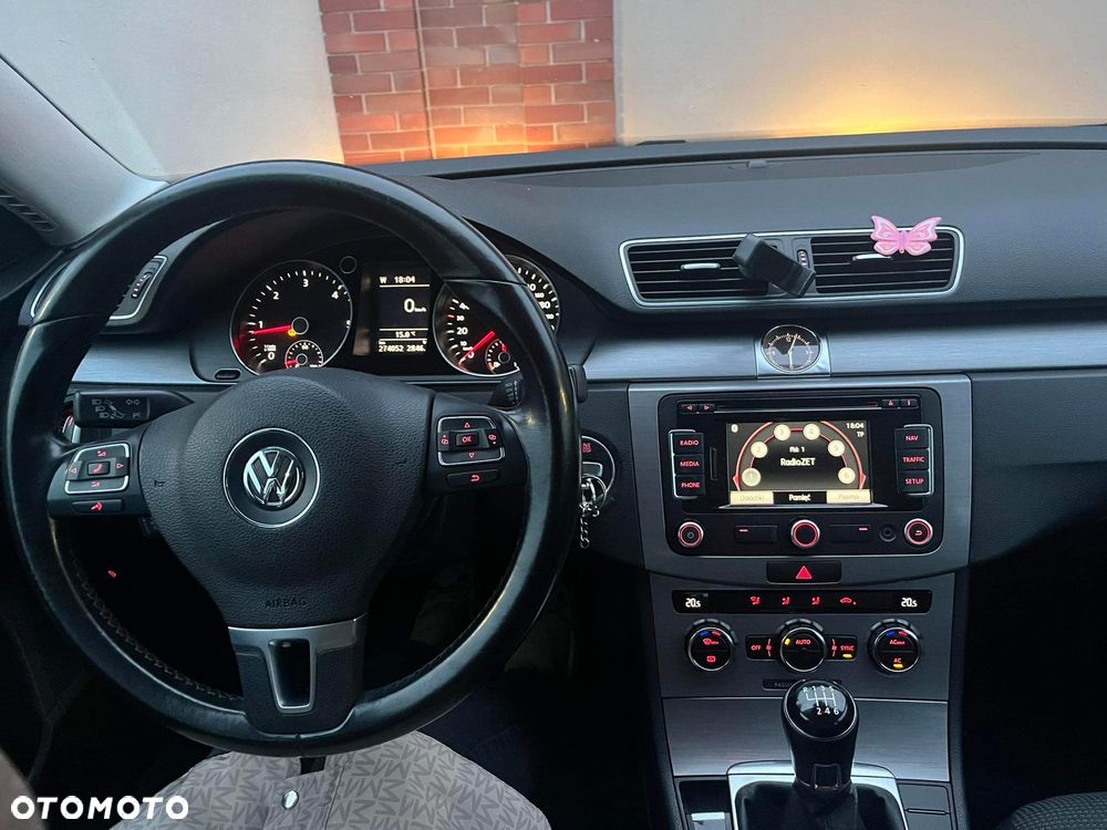 Volkswagen Passat 1.6 TDI Comfortline - 4