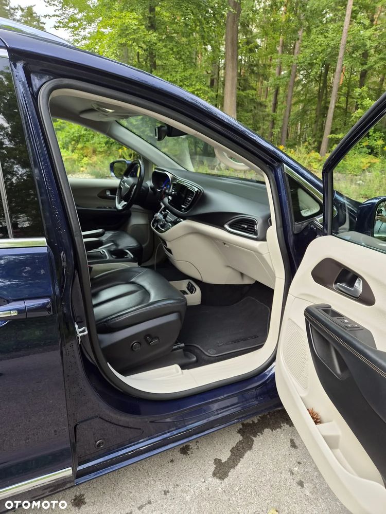 Chrysler Pacifica - 17