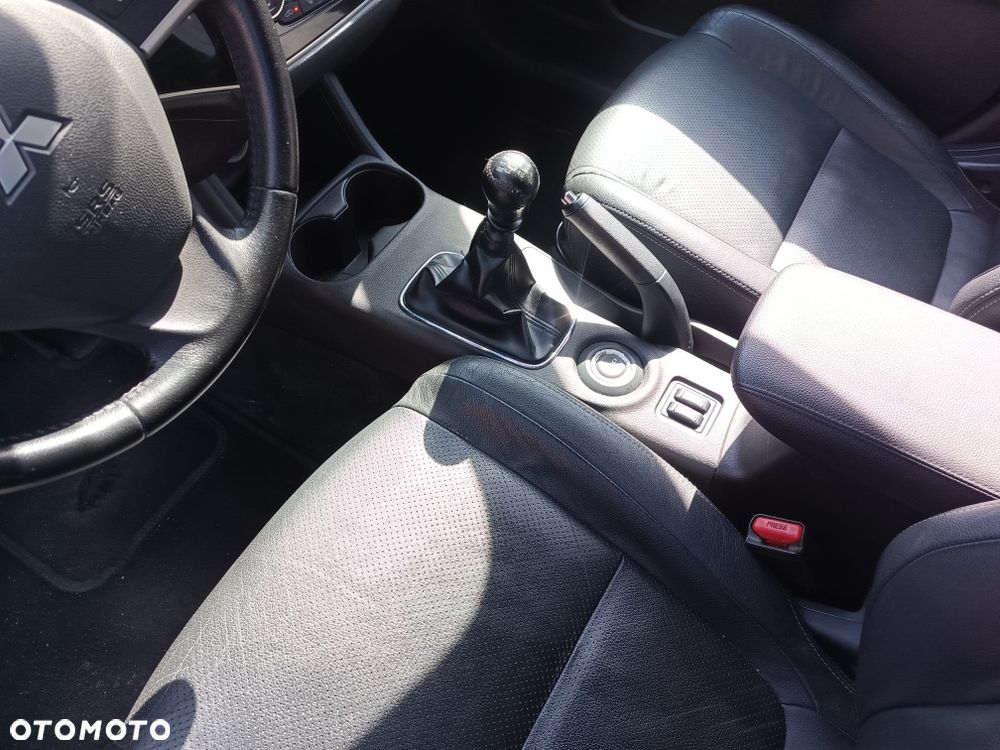 Mitsubishi Outlander - 6
