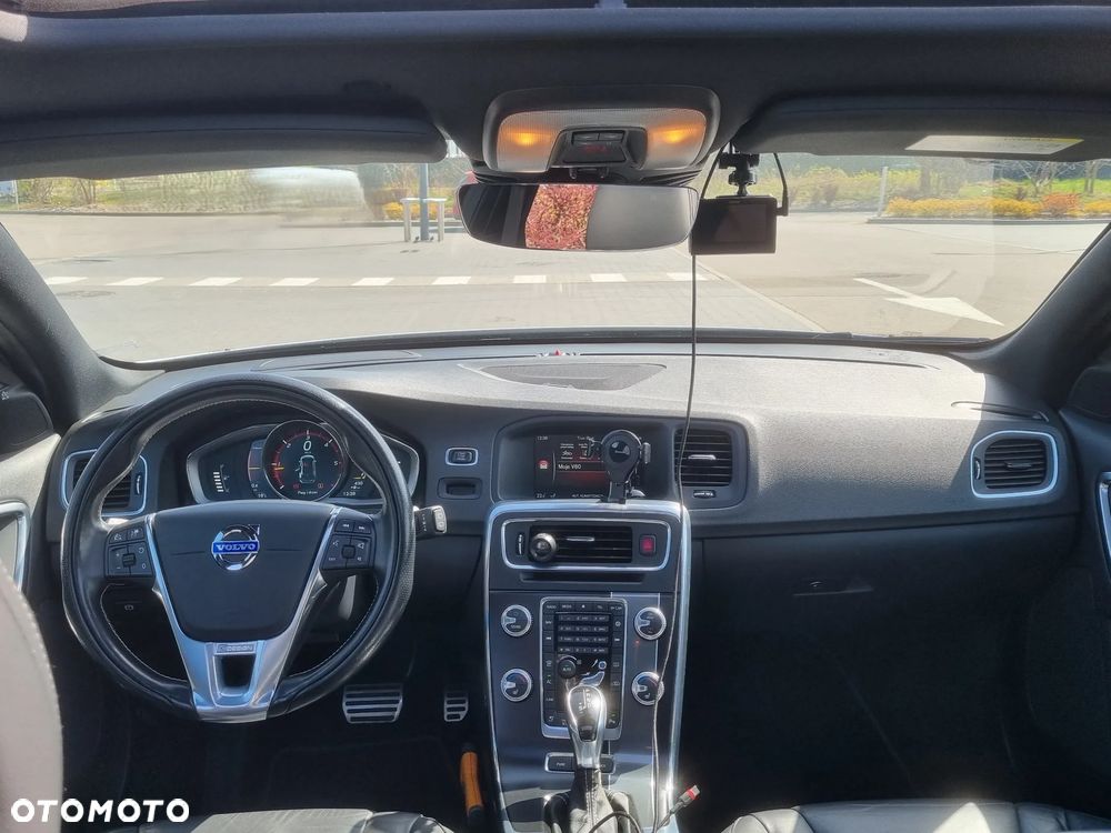 Volvo V60 D6 AWD Plug-in Hybrid R-Design Summum - 17