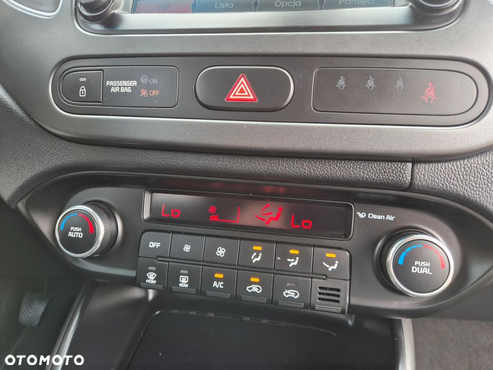 Kia Carens 1.7 CRDi 141 UEFA EURO 2016 - 8