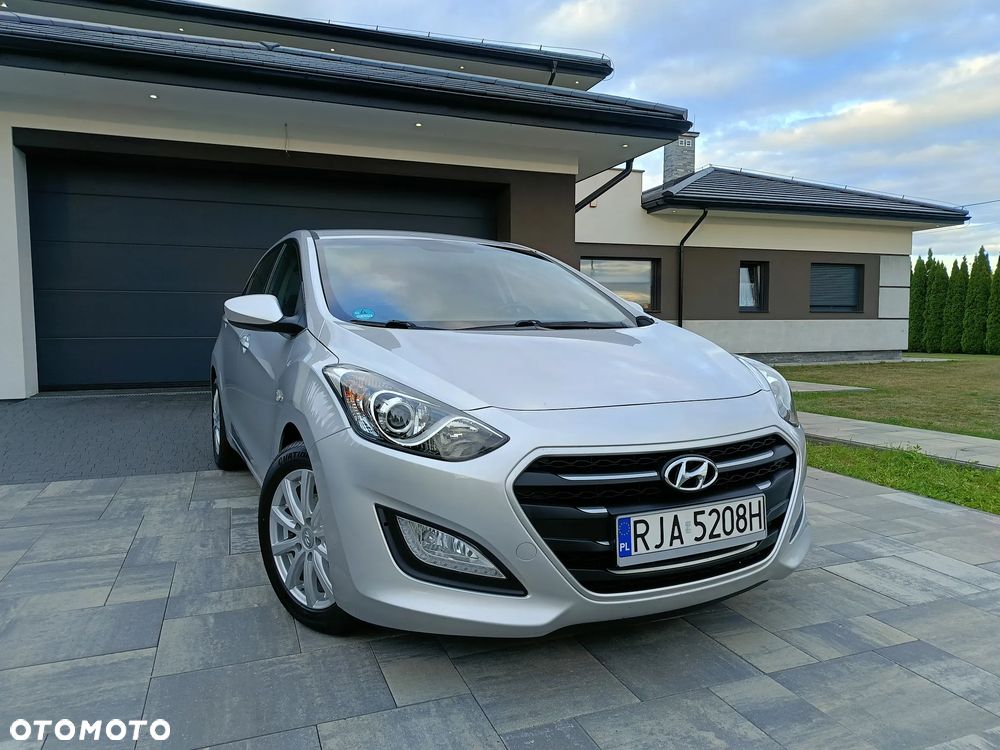 Hyundai i30 blue 1.6 CRDi YES Silver
