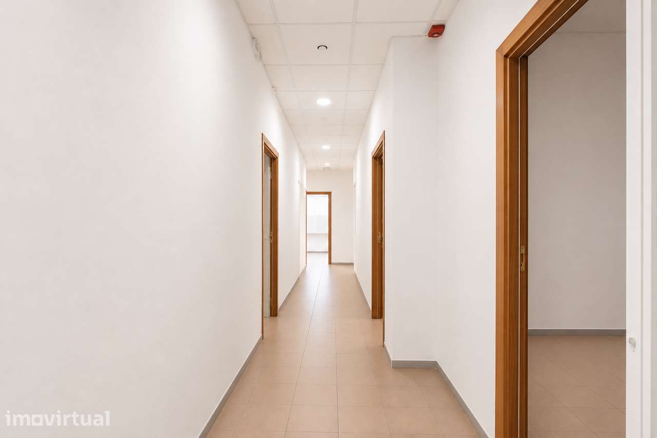 Loja ampla com elevado potencial em excelentes condições - Grande imagem: 5/25
