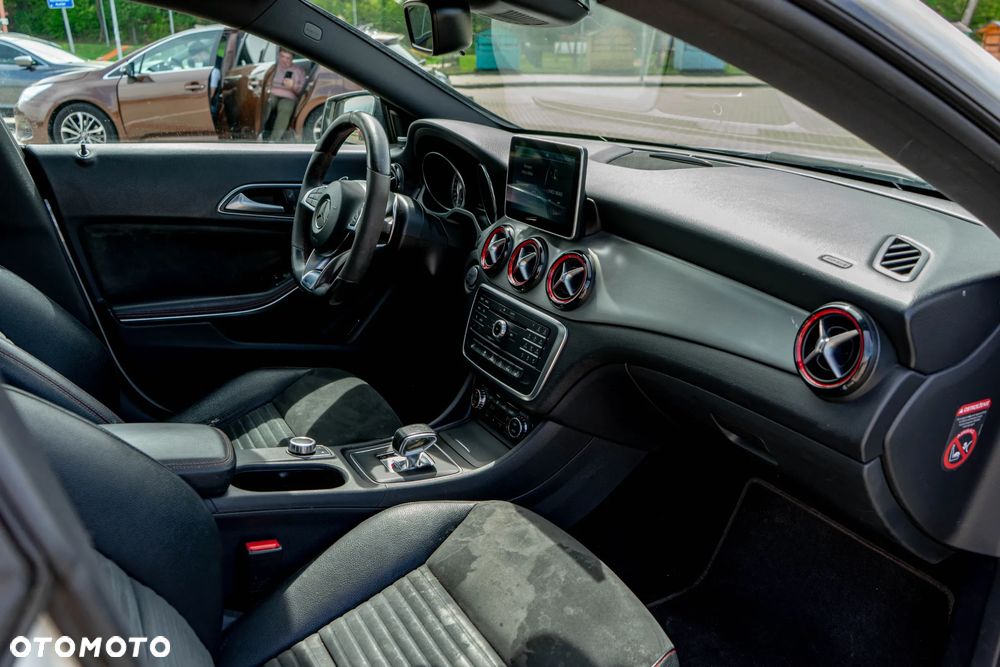Mercedes-Benz CLA - 33