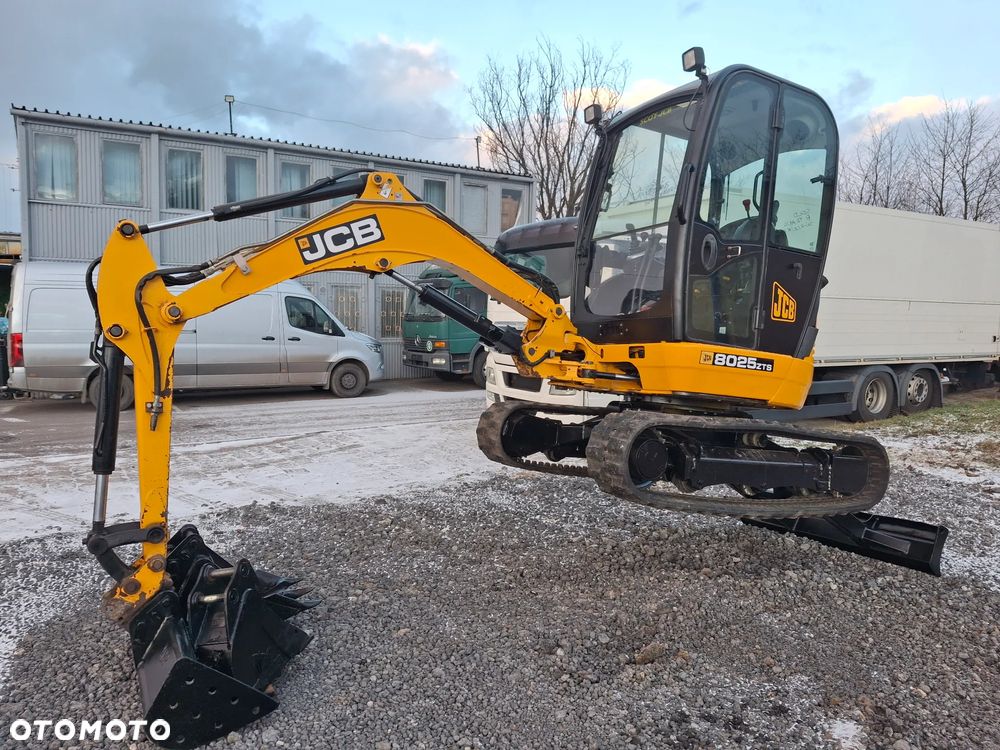 JCB 8025 - 1