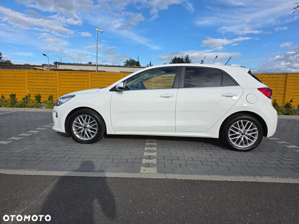 Kia Rio 1.4 L - 10