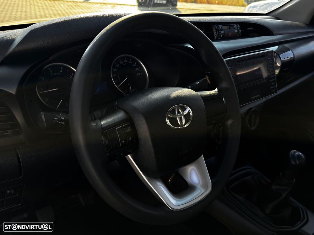 Toyota Hilux - 12