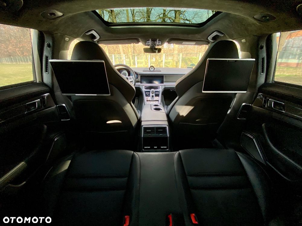 Porsche Panamera Turbo Sport Turismo - 10