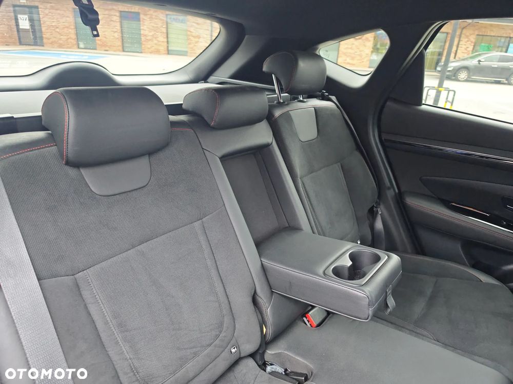 Hyundai Tucson 1.6 T-GDi HEV Executive 2WD - 24