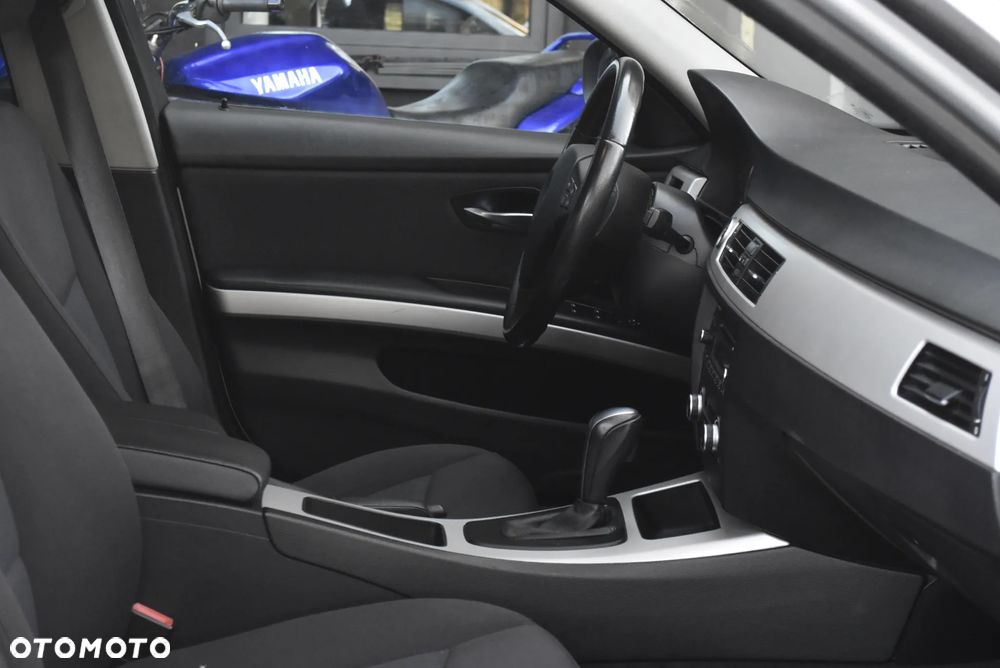 BMW Seria 3 318i Edition Sport - 8