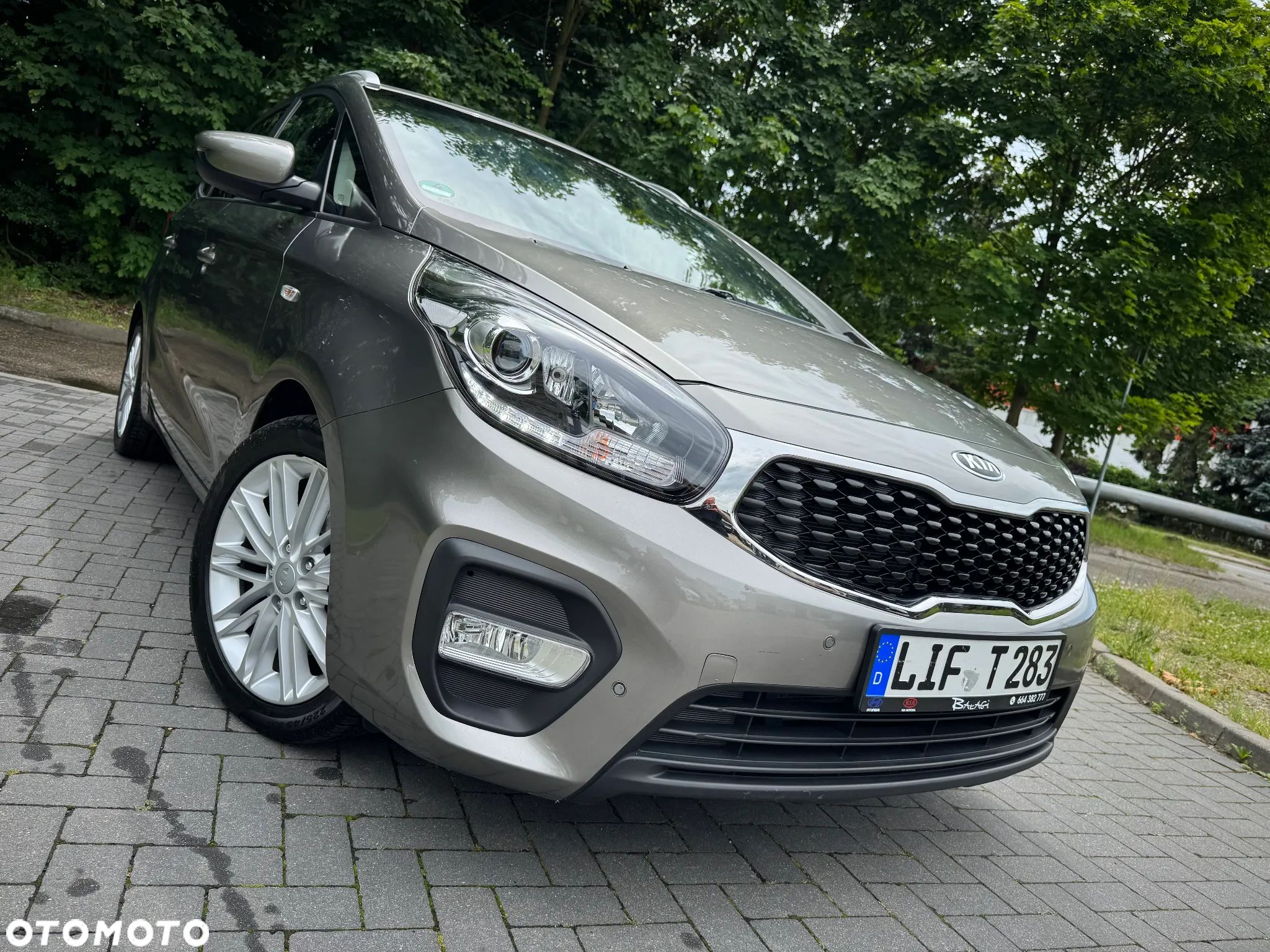 Kia Carens 1.7 CRDi 141 Dream-Team Edition - 1