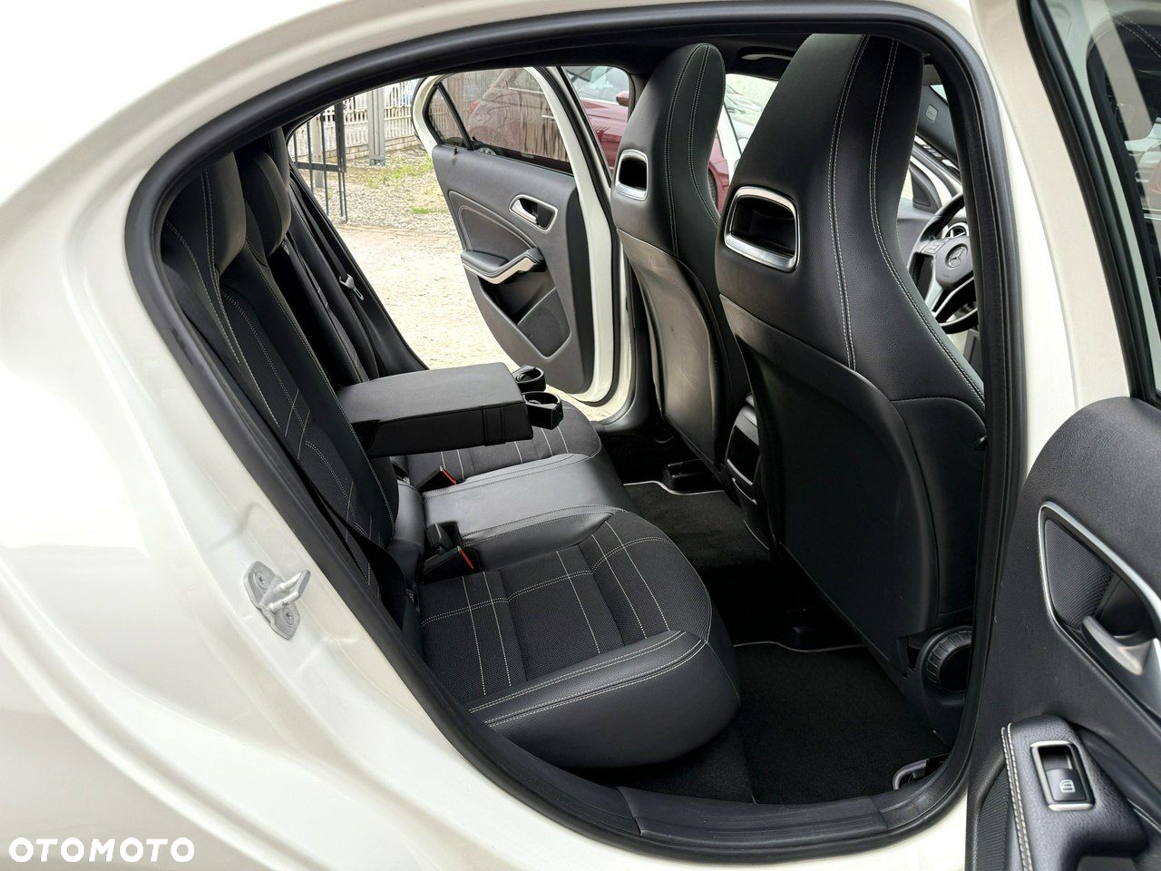 Mercedes-Benz Klasa A 220 CDI (BlueEFFICIENCY) 7G-DCT Urban - 23