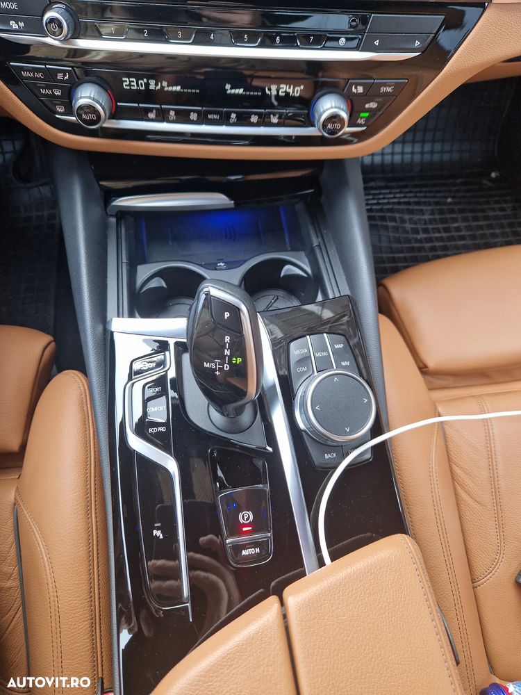 BMW Seria 5 518d Aut. - 23