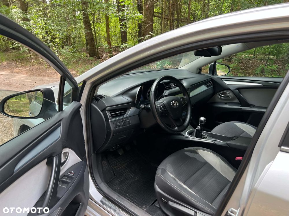Toyota Avensis 2.0 D-4D Premium - 6