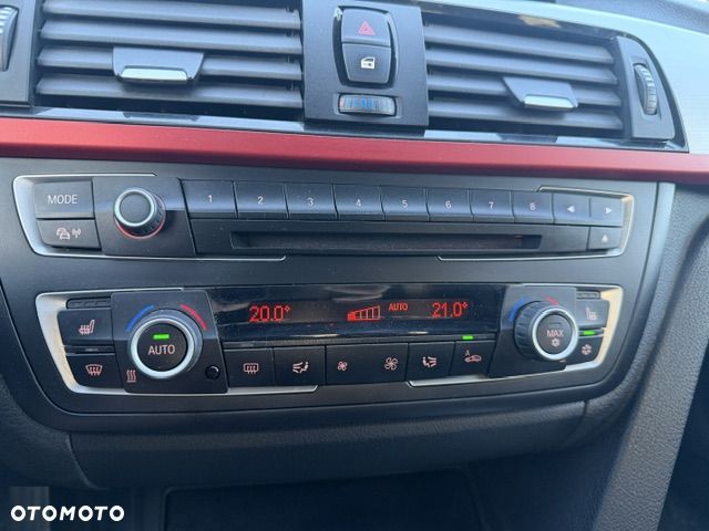 BMW Seria 3 328i Sport Line - 16