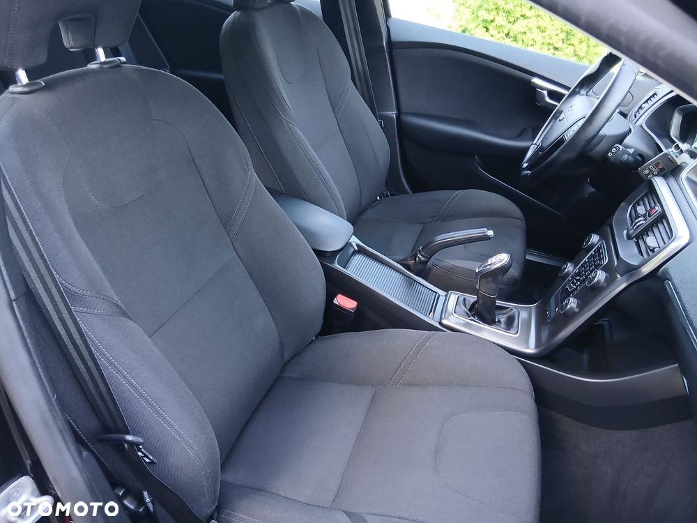 Volvo V40 D2 Momentum - 33