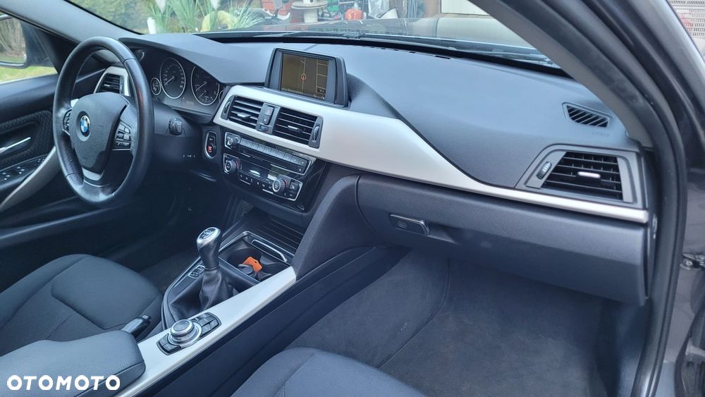 BMW Seria 3 320d Edition M Sport Shadow - 32