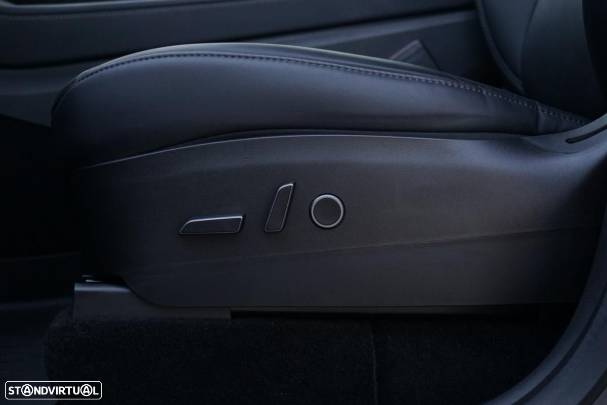Tesla Model Y - 11
