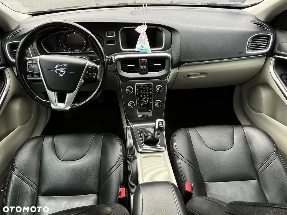 Volvo V40 D4 Summum - 24