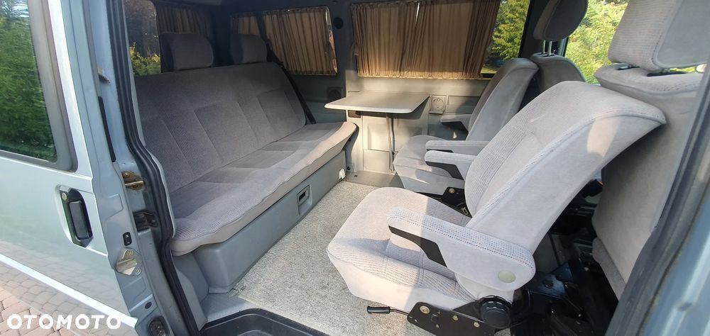 Volkswagen Multivan - 8