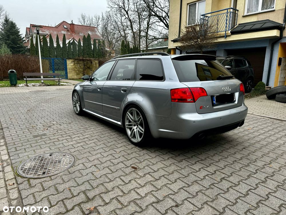 Audi RS4 Avant - 10