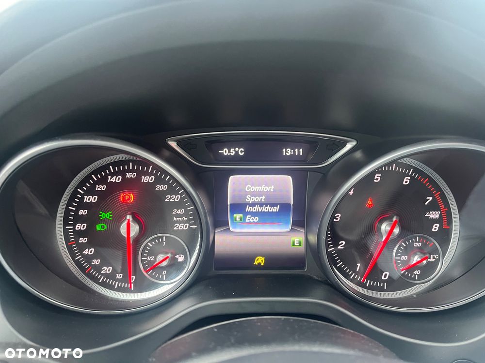 Mercedes-Benz CLA 180 Peak Edition - 13