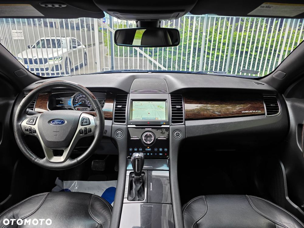 Ford Taurus - 10