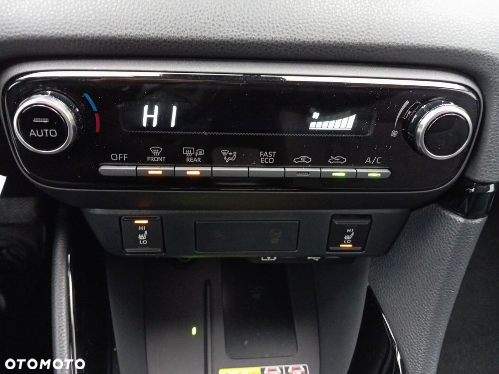 Toyota Yaris Hybrid 1.5 Style - 16