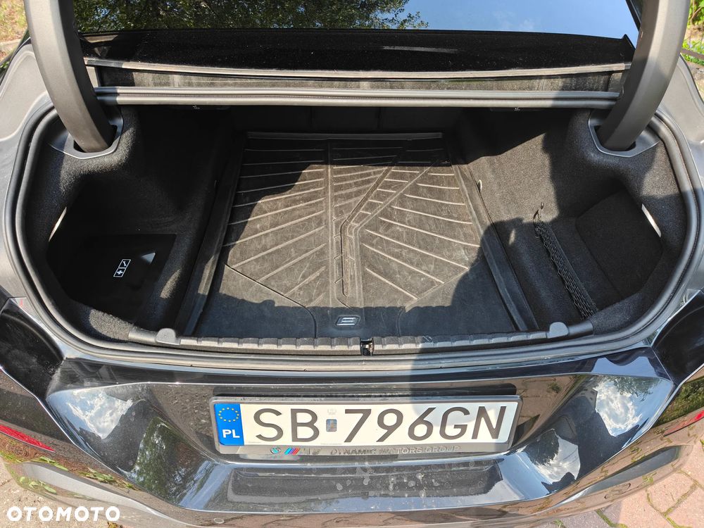BMW Seria 8 - 21