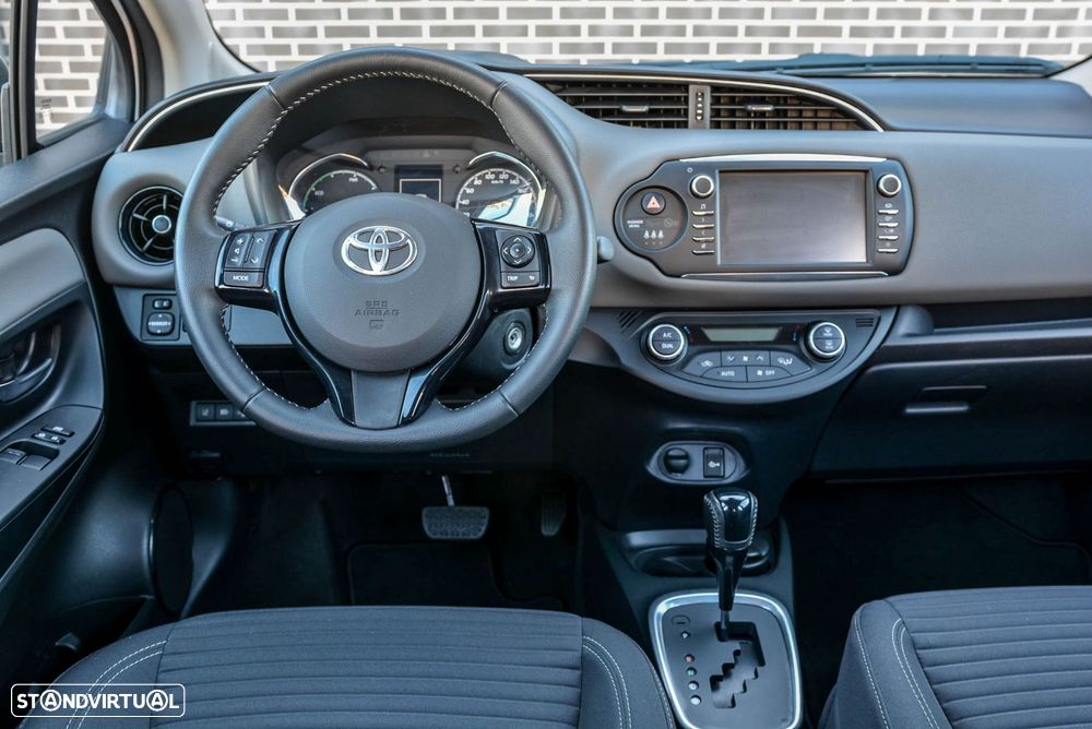 Toyota Yaris 1.5 HSD Square Collec.Bronze - 15
