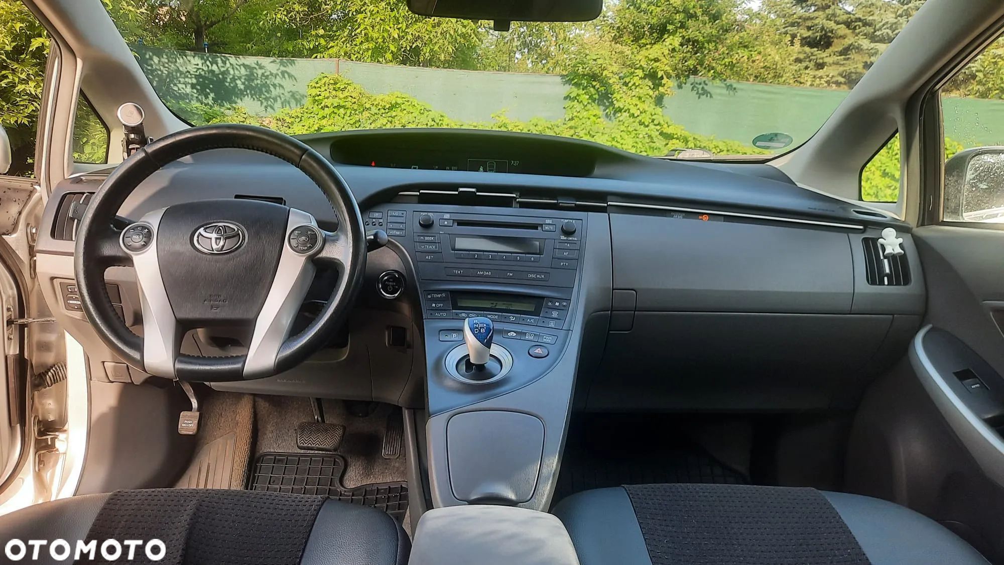 Toyota Prius (Hybrid) - 11