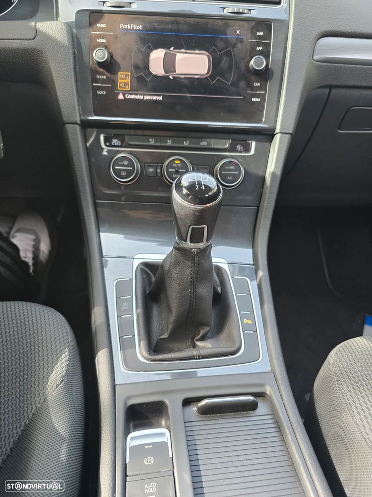 VW Golf 1.6 TDI Confortline - 16