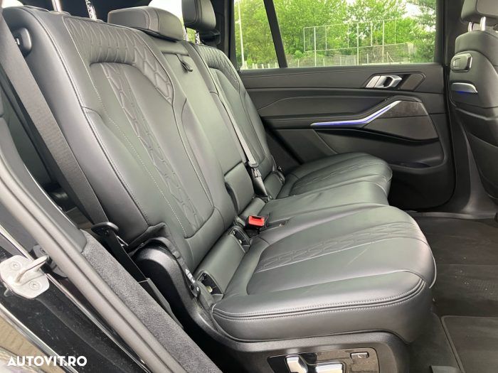 BMW X7 M60i xDrive AT MHEV - 15