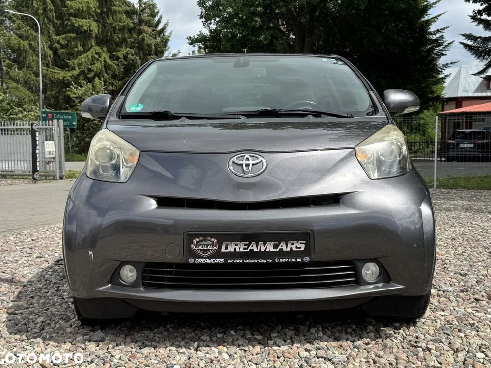 Toyota iQ - 6