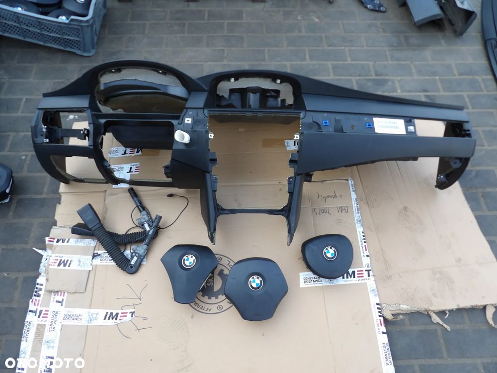 BMW - E60 - DESKA ROZDZIELCZA - KONSOLA - KOKPIT - POD NAWIGACJĘ - BEZ KUBKÓW - PODUSZKA PASAŻERA I KIEROWCY - NAPINACZE - DEMONTAŻ - ORYGINAŁ - 1