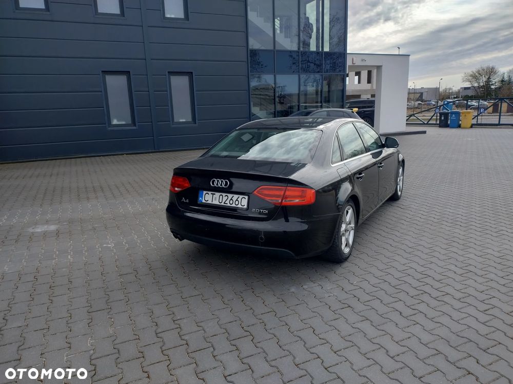 Audi A4 Limousine - 4