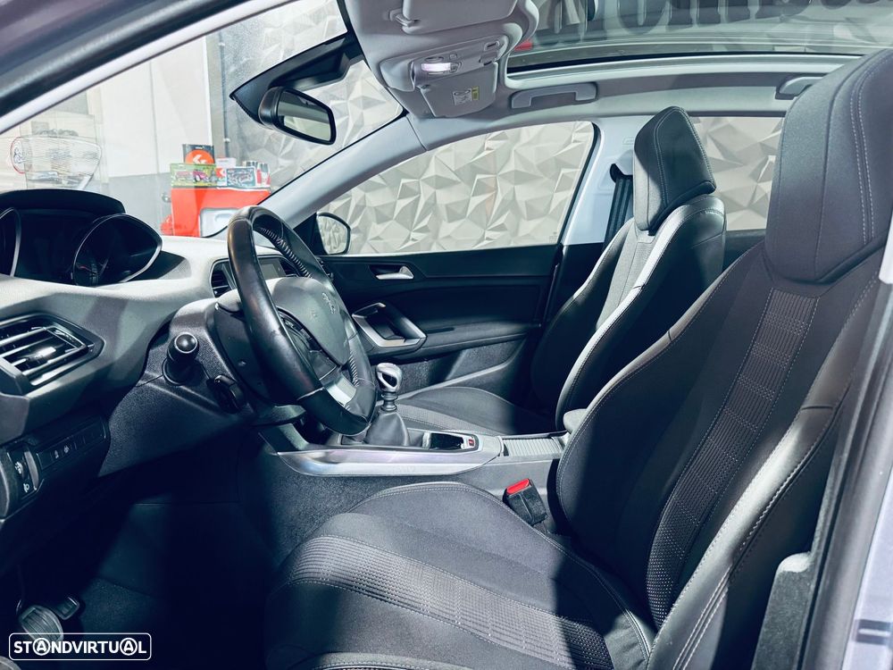 Peugeot 308 1.2 PureTech Style - 31