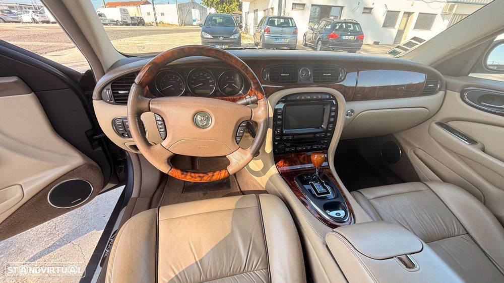 Jaguar XJ - 13