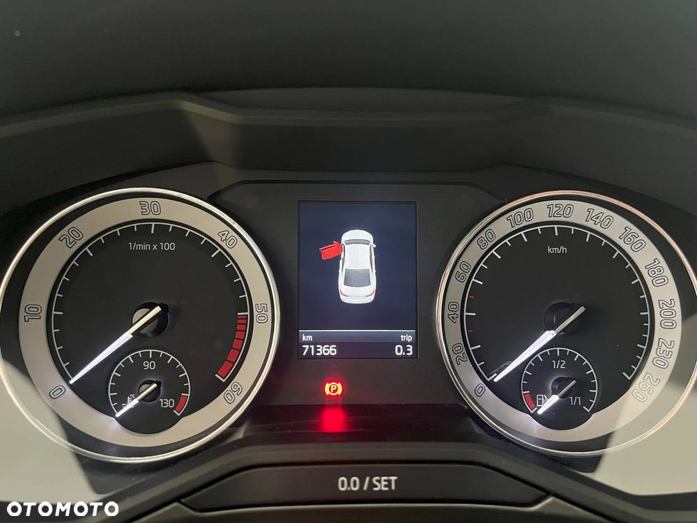 Skoda Superb 2.0 TDI SCR Style DSG - 19