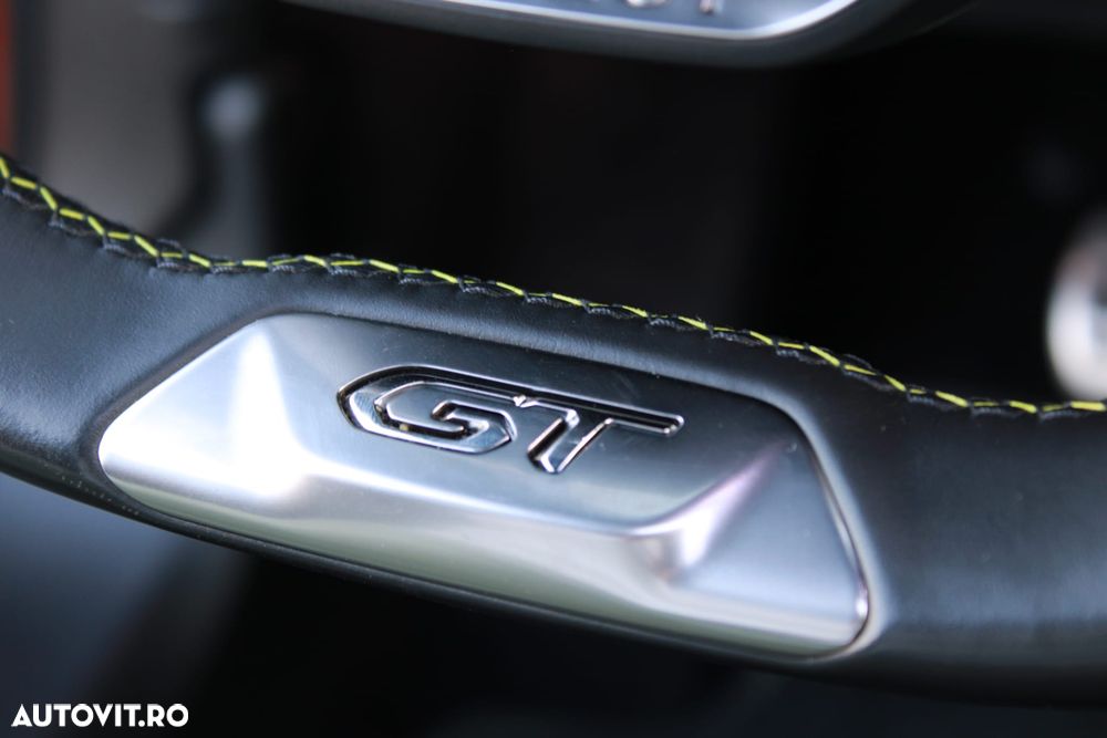 Peugeot 2008 PureTech 130 EAT8 GT - 3