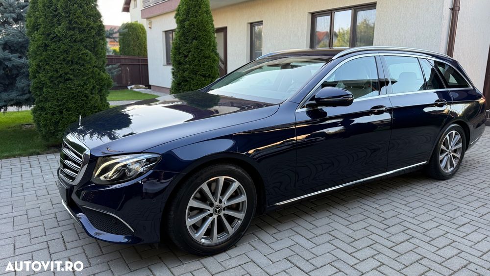 Mercedes-Benz E 220 d 4Matic T 9G-TRONIC Avantgarde - 3