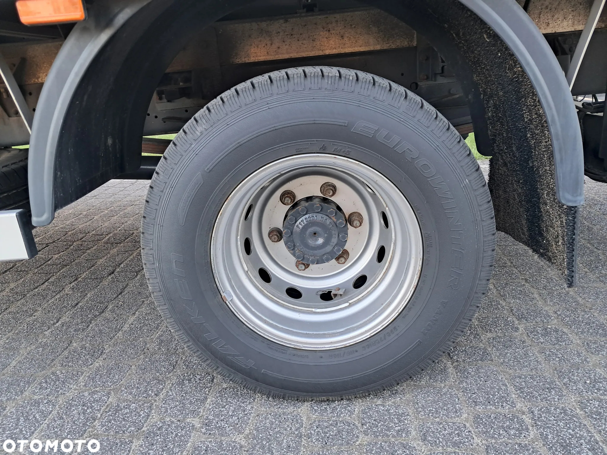 Iveco Daily 72C180 Kontener + Winda 1 Tona Salon Polska - 32
