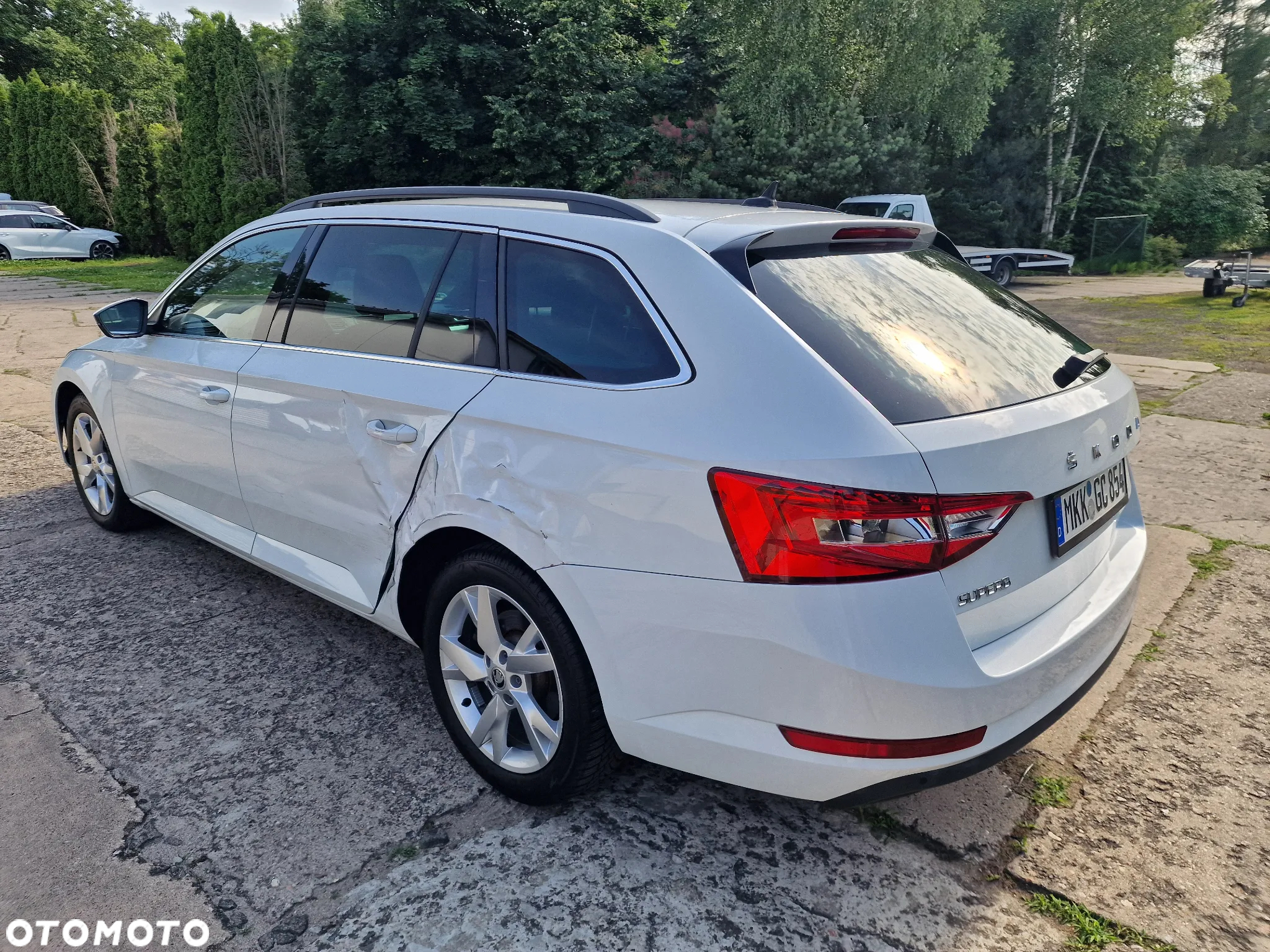 Skoda Superb Combi 2.0 TDI DSG Premium Edition - 6
