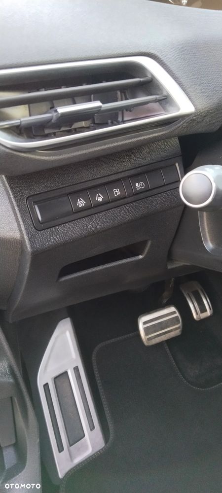 Peugeot 3008 Hybrid4 300 e-EAT8 GT - 33