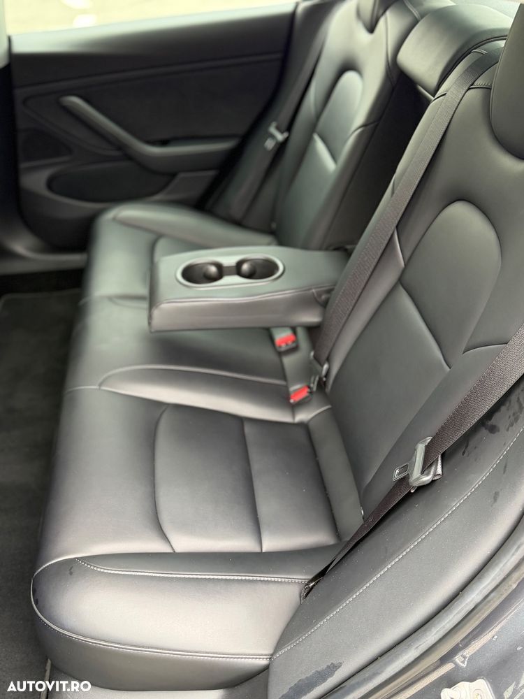 Tesla Model 3 - 9