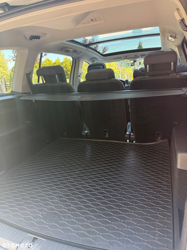 Volkswagen Touran - 18