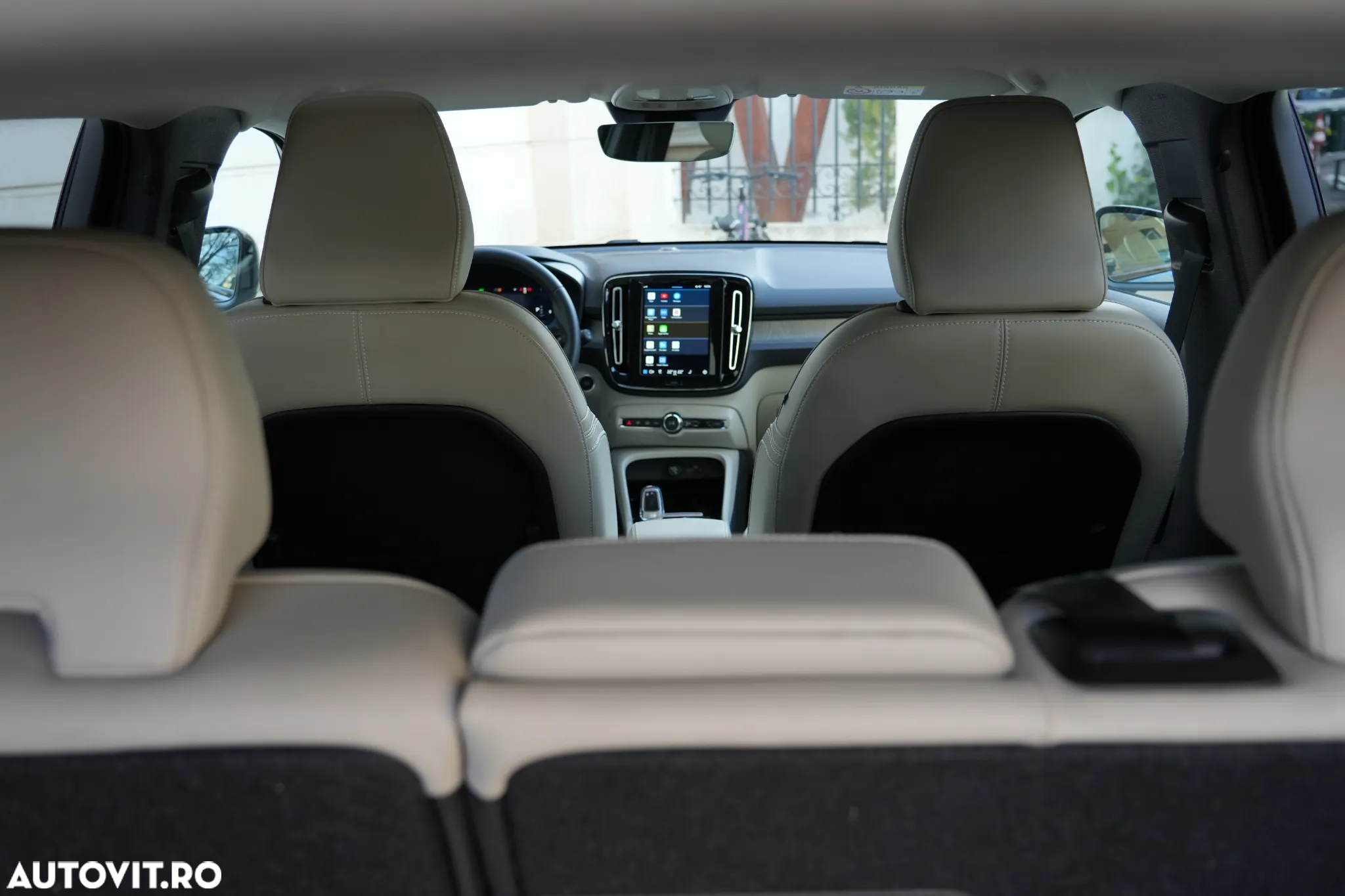 Volvo XC 40 B3 AT FWD MHEV Plus Dark - 9