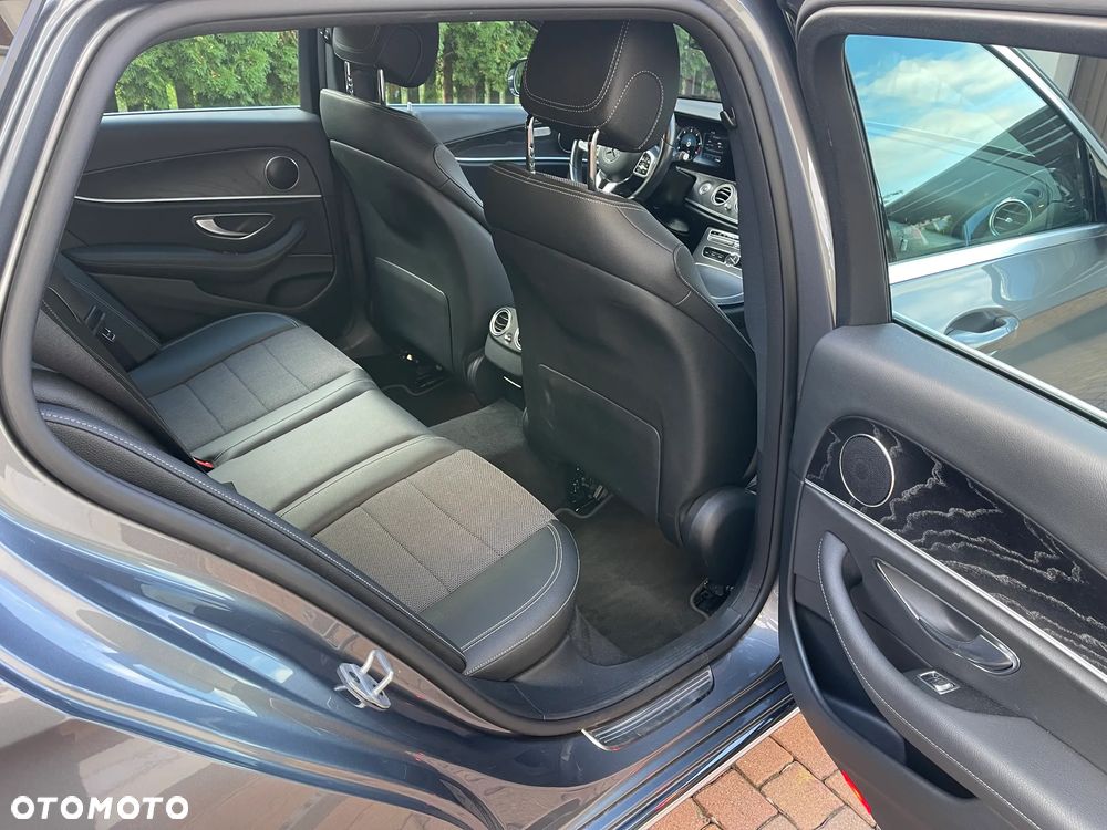 Mercedes-Benz Klasa E 220 d 4Matic T 9G-TRONIC Sportstyle Edition - 10