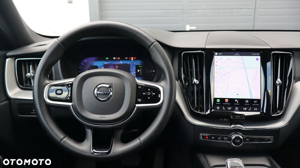 Volvo XC 60 T6 Plug-In Hybrid AWD Plus Dark - 12