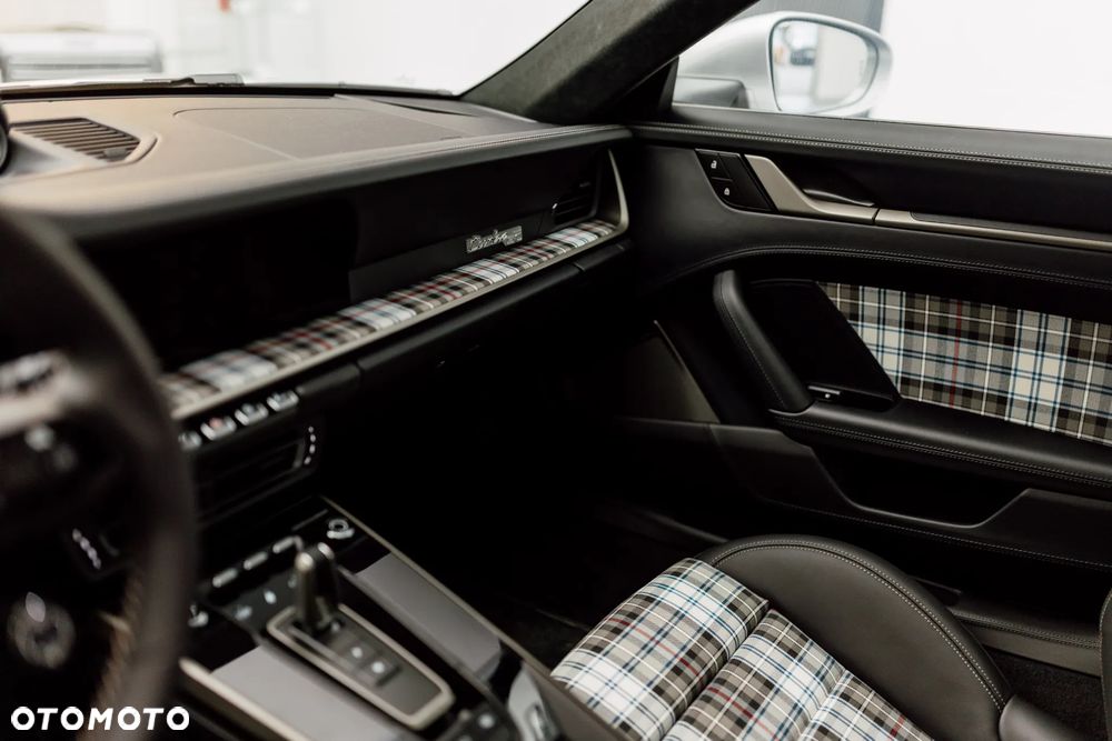 Porsche 911 Turbo 50 Years - 26